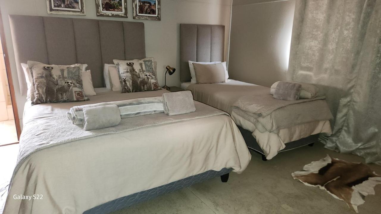Zoutpanputs Game Lodge Askham Стая снимка